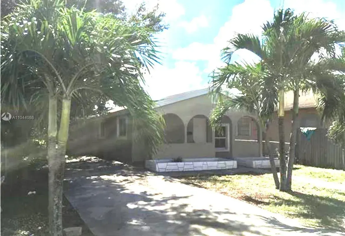 2224 Farragut St, Hollywood FL 33020