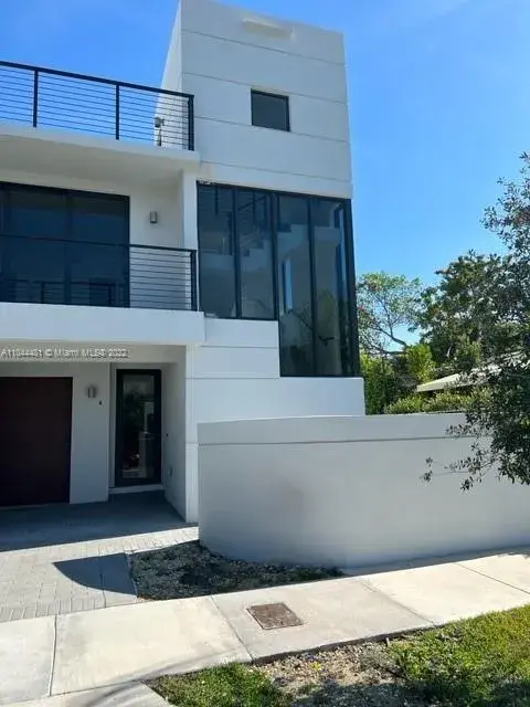 3 bedroom 3 bath Residential Lease for rent at 1794 SW 9th St # B, Miami FL 33135