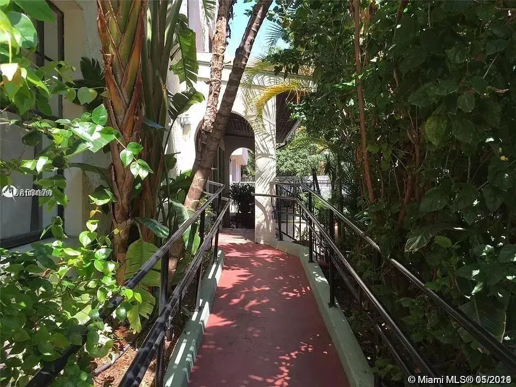 934 Michigan Ave # 208, Miami Beach FL 33139