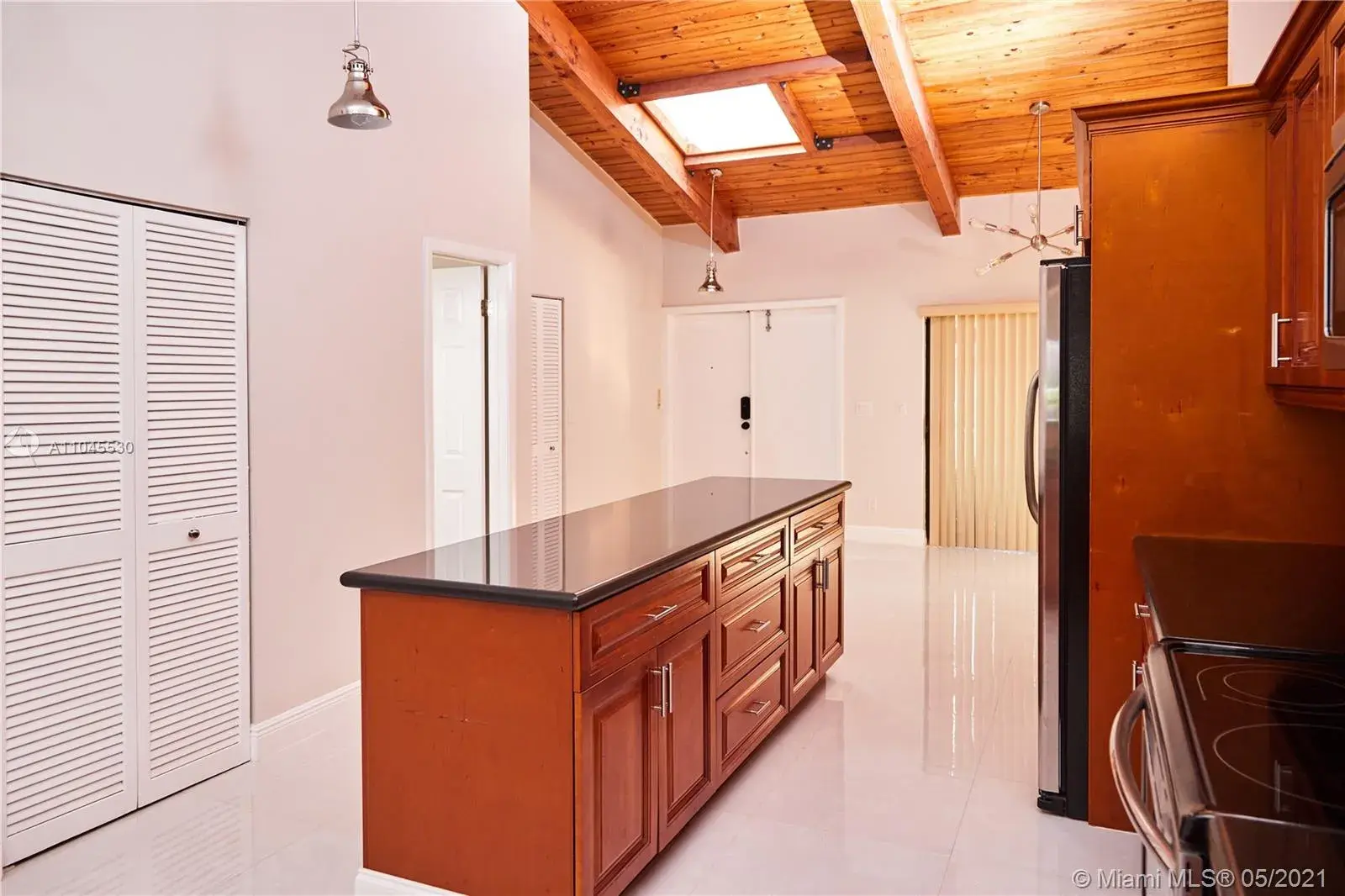 347 Leslie Dr, Hallandale Beach FL 33009