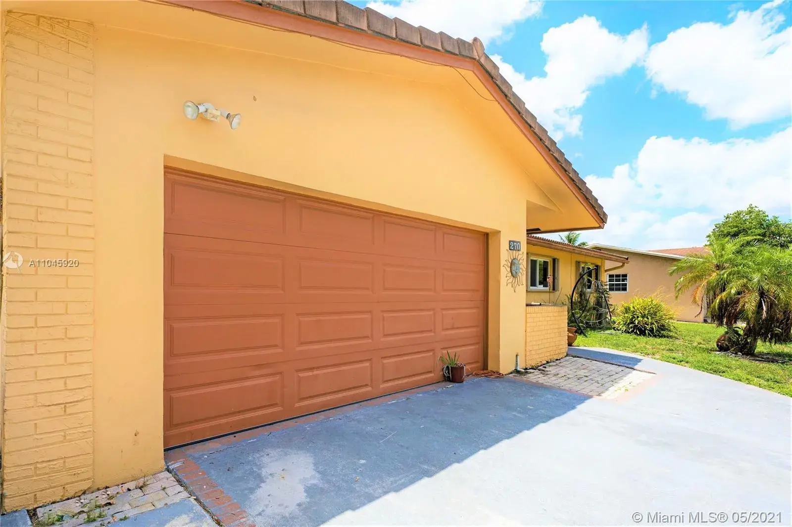 3 bedroom 2 bath Residential for sale at 270 Lake Dr, Coconut Creek FL 33066