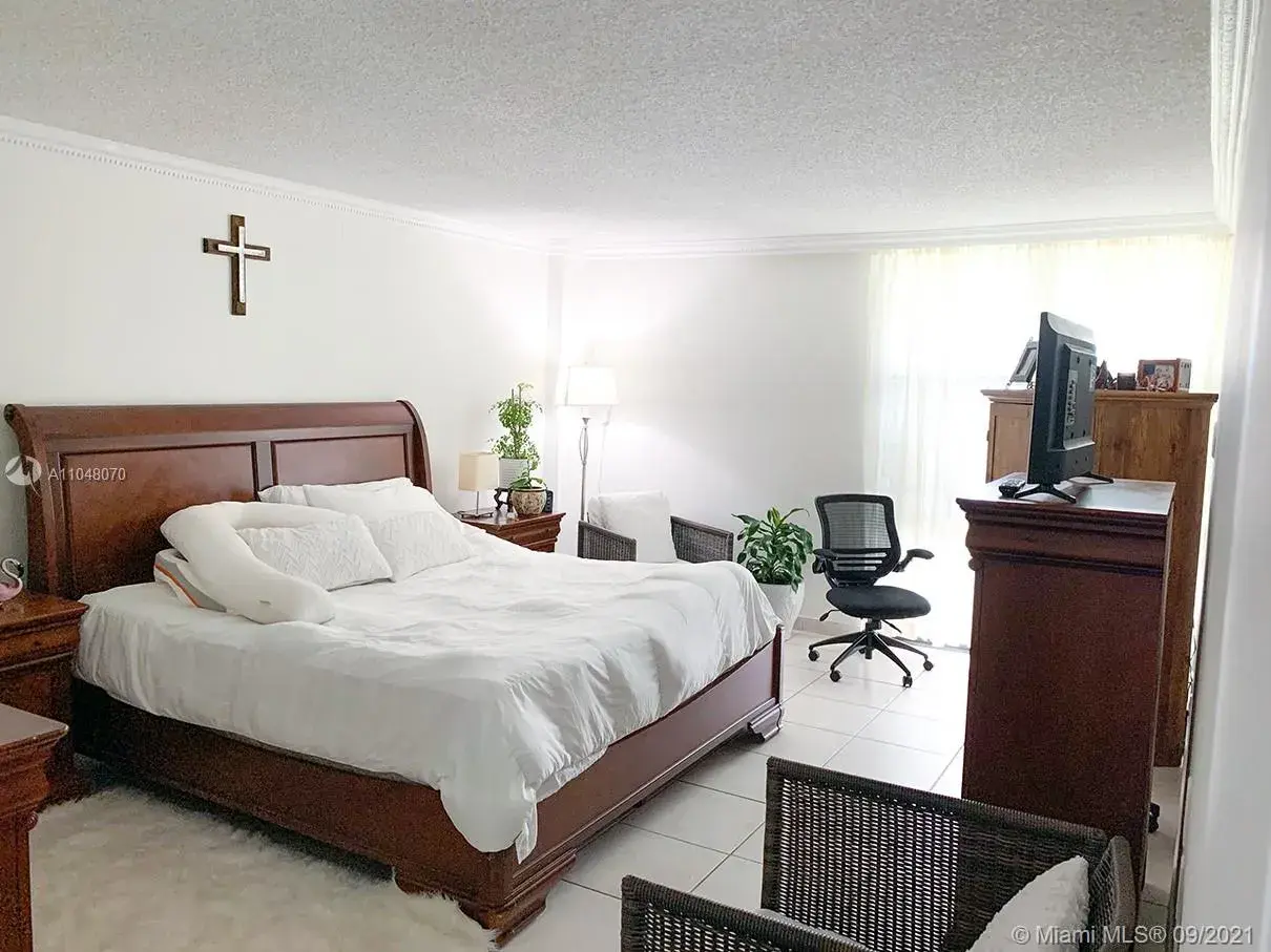 1121 Crandon Blvd # D404, Key Biscayne FL 33149