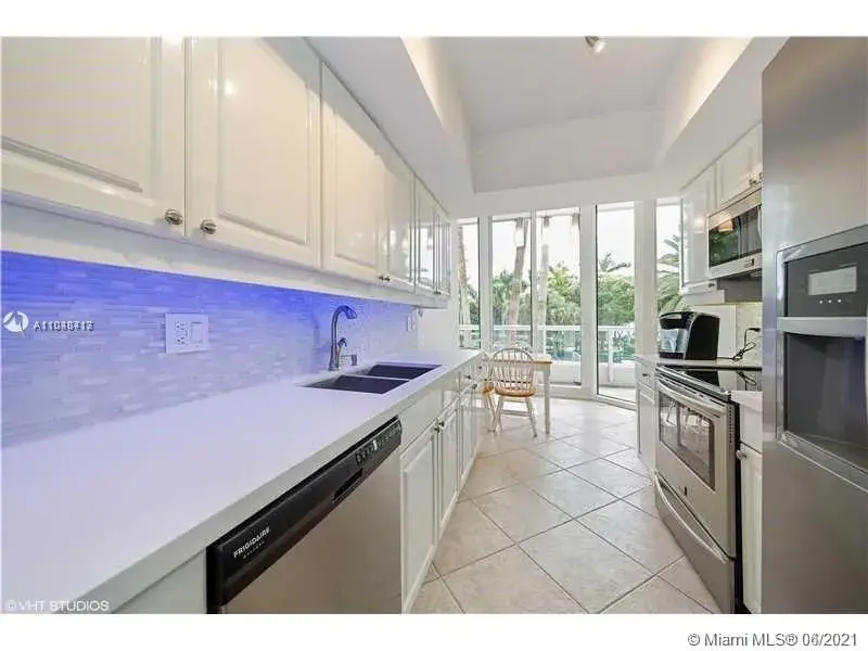 2 bedroom 2 bath Residential for sale at 21205 Yacht Club Dr # 304, Aventura FL 33180