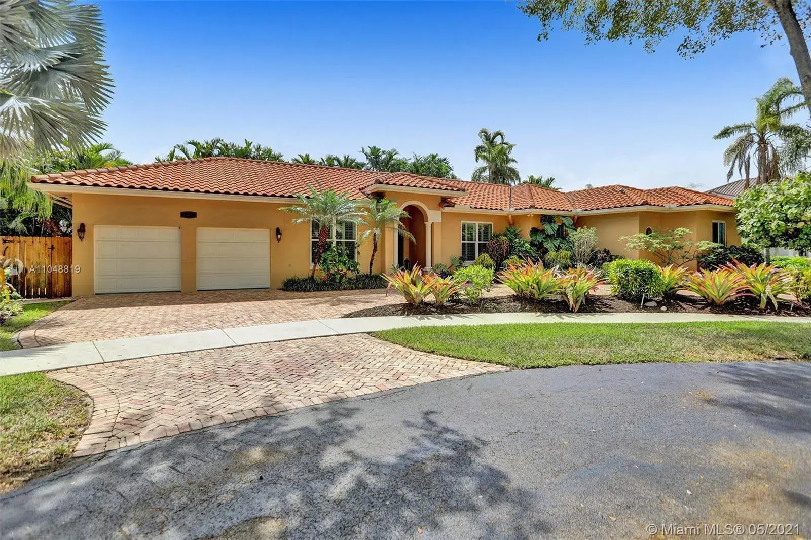 15545 NW 82nd Pl, Miami Lakes FL 33016