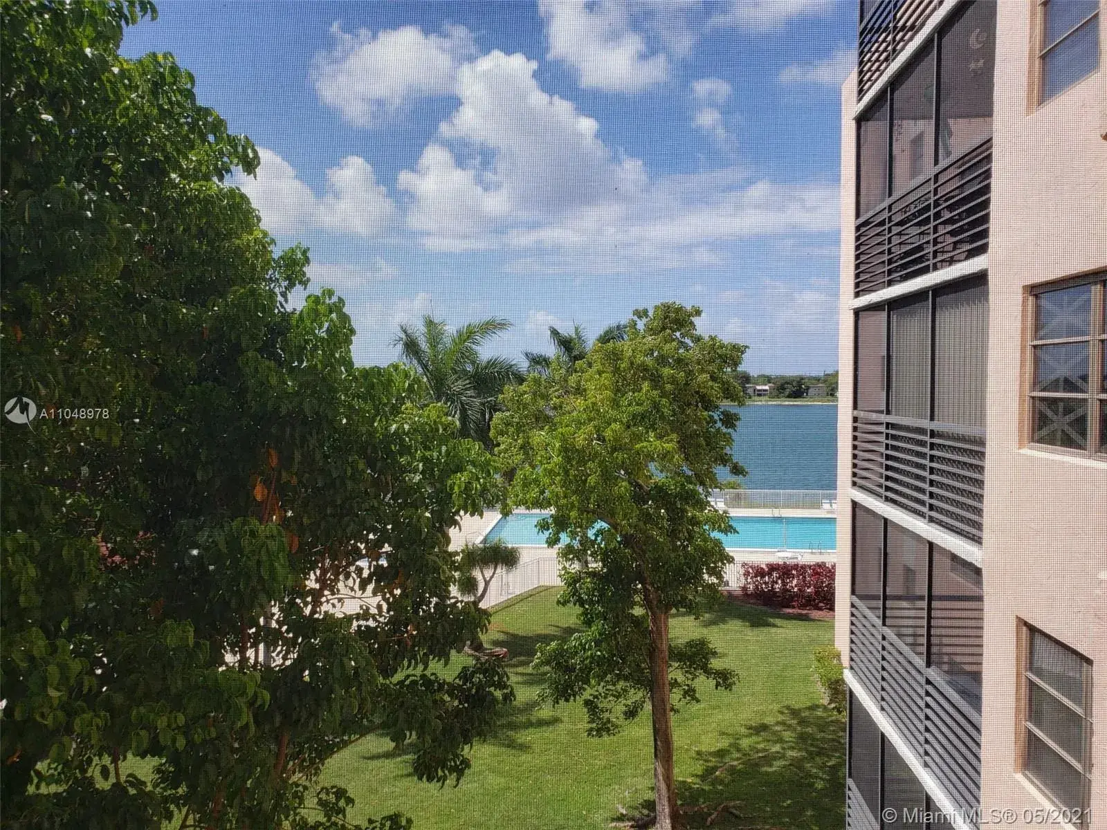 1 bedroom 1 bath Residential Lease for rent at 20840 San Simeon Way # 403, Miami FL 33179