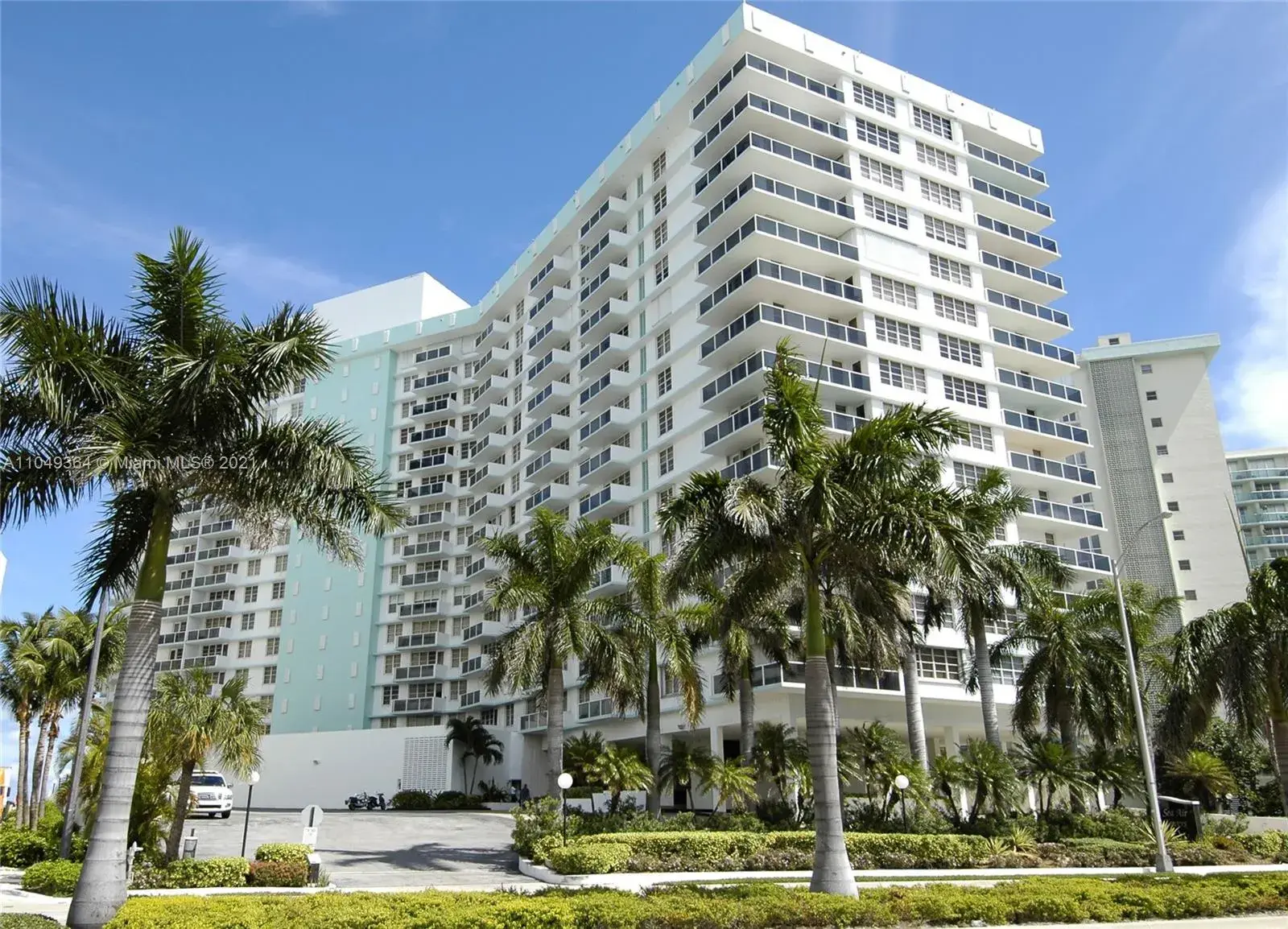 2 bedroom 1 bath Residential for sale at 3725 S Ocean Dr # 325, Hollywood FL 33019
