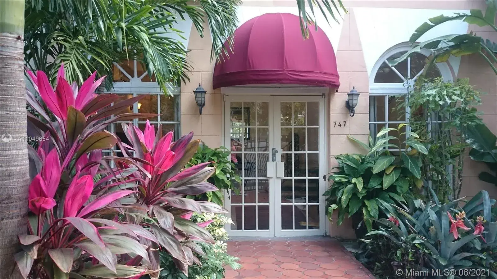 1 bedroom 1 bath Residential Lease for rent at 747 Michigan Ave # 101, Miami Beach FL 33139
