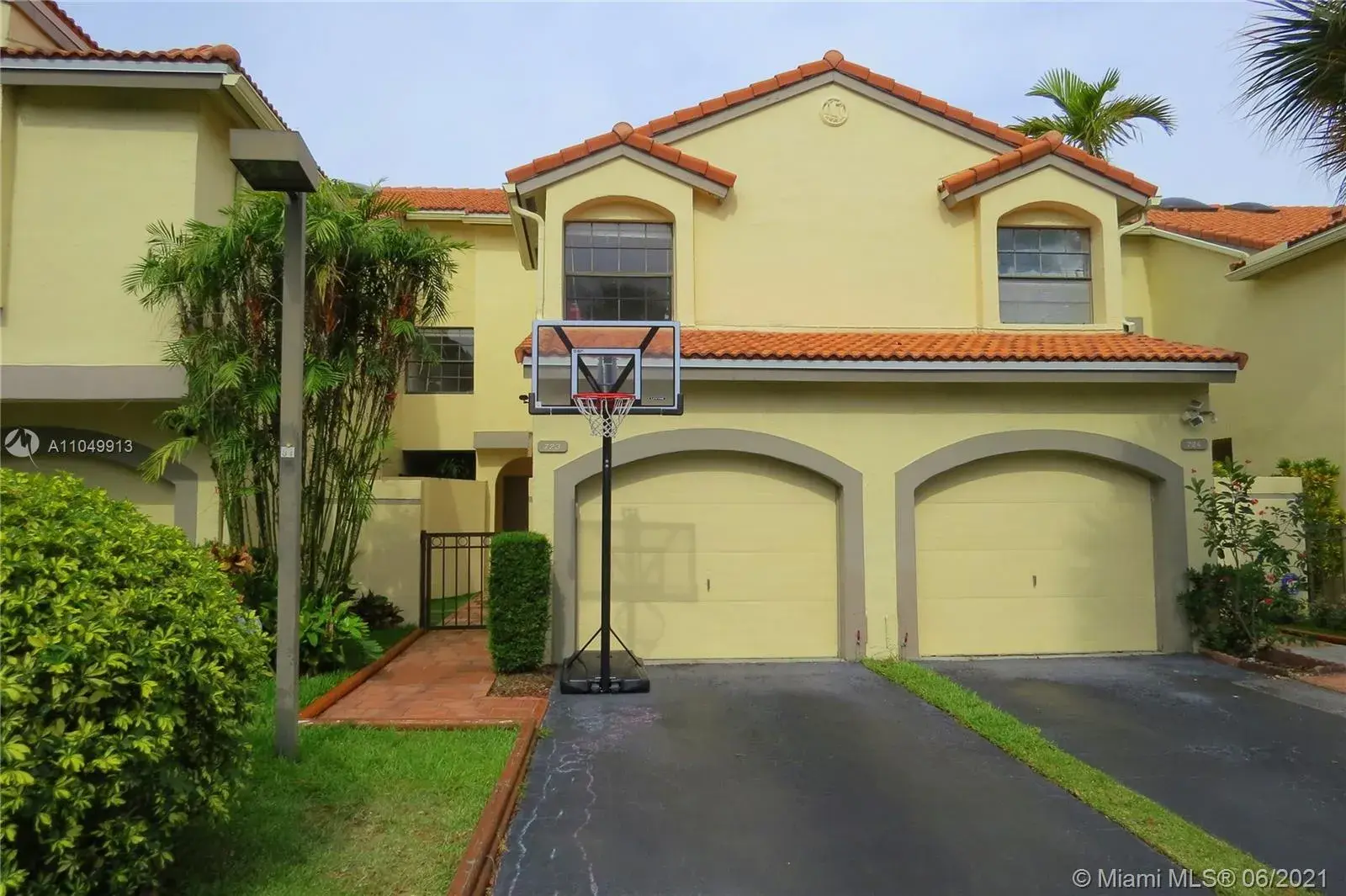 3 bedroom 2 bath Residential Lease for rent at 3510 Magellan Cir # 723, Aventura FL 33180