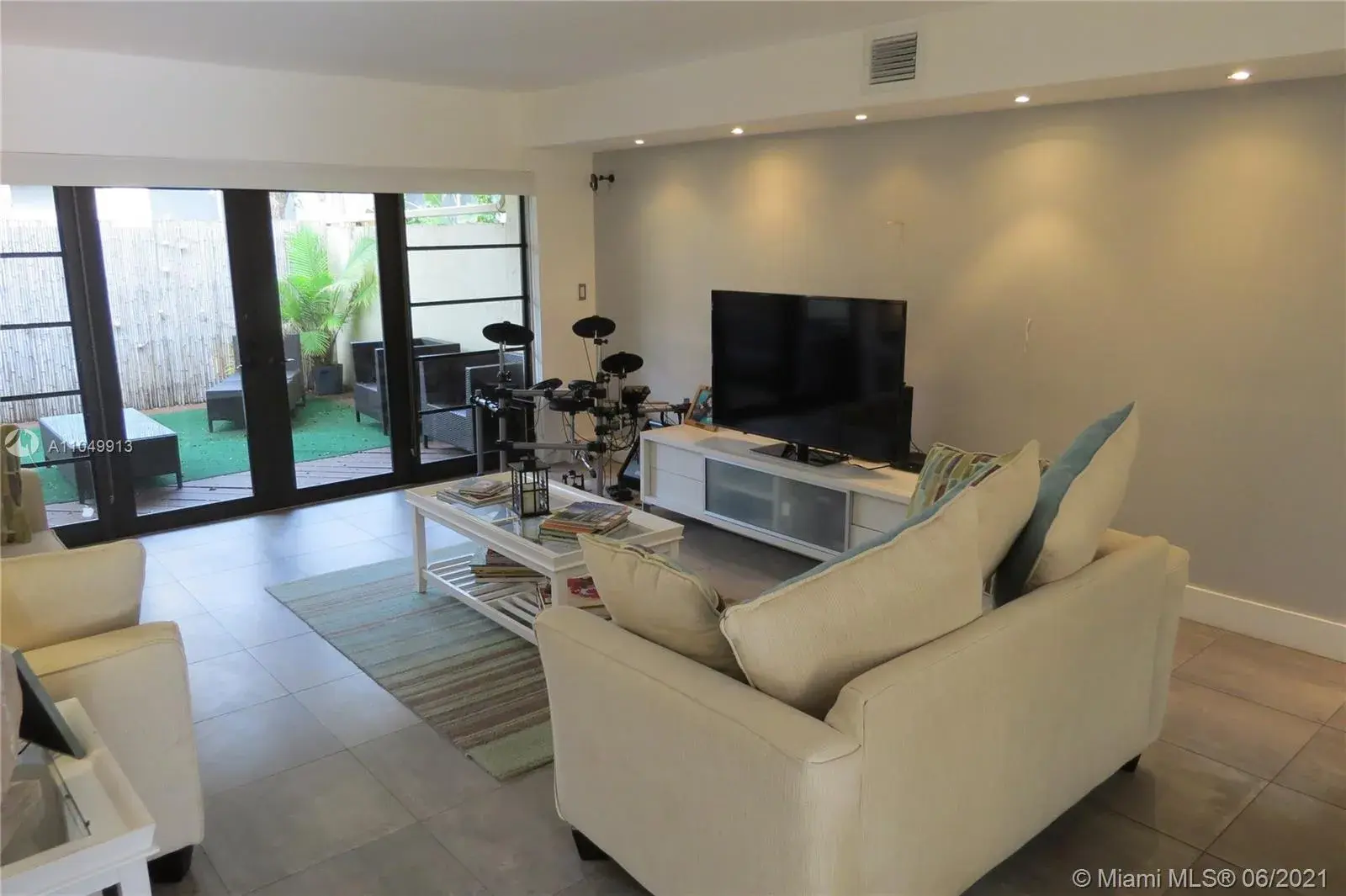 3510 Magellan Cir # 723, Aventura FL 33180