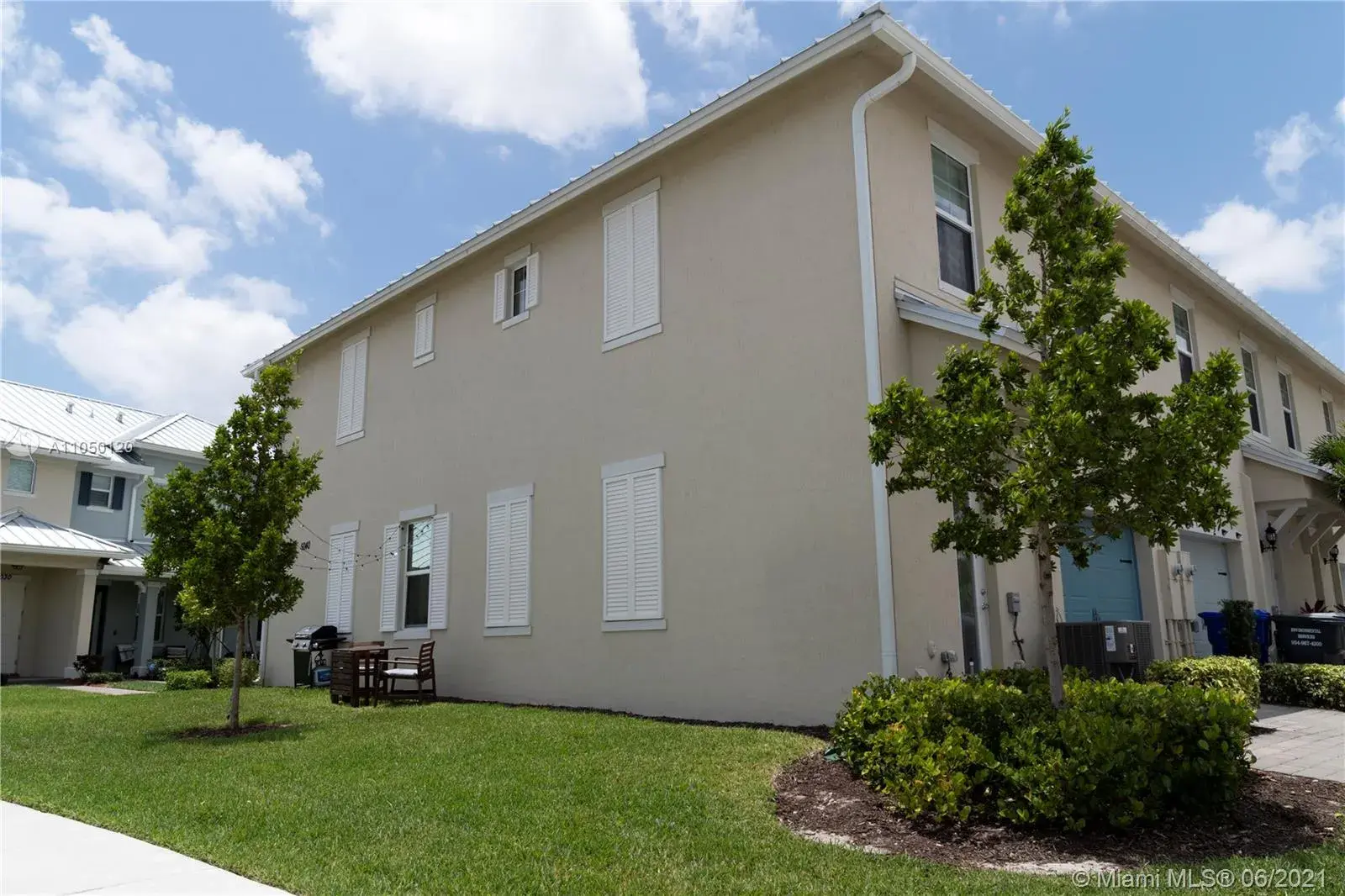 5040 Eucalyptus Dr, Hollywood FL 33021