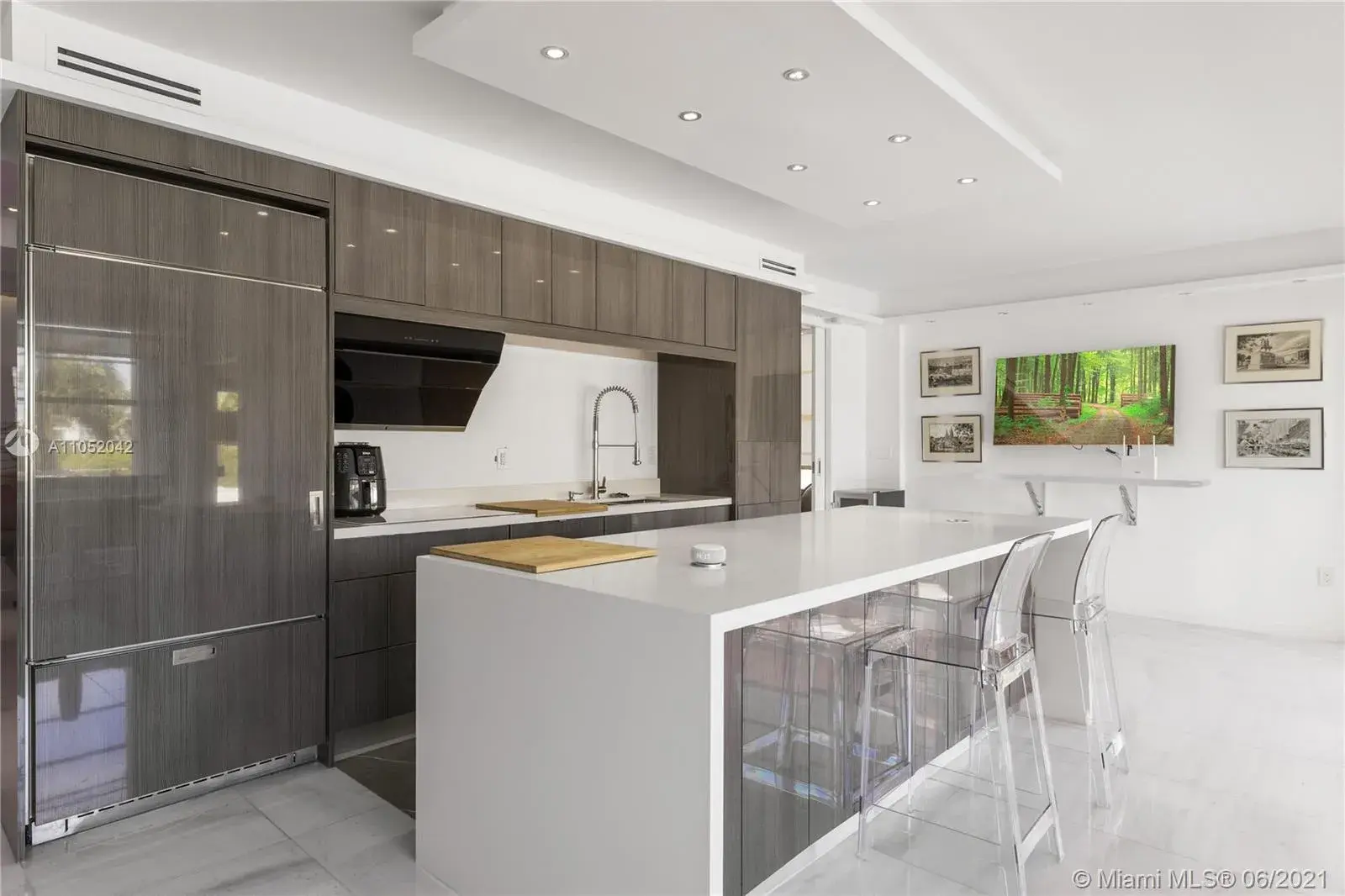 2 bedroom 3 bath Residential Lease for rent at 3 Island Ave # 3C, Miami Beach FL 33139