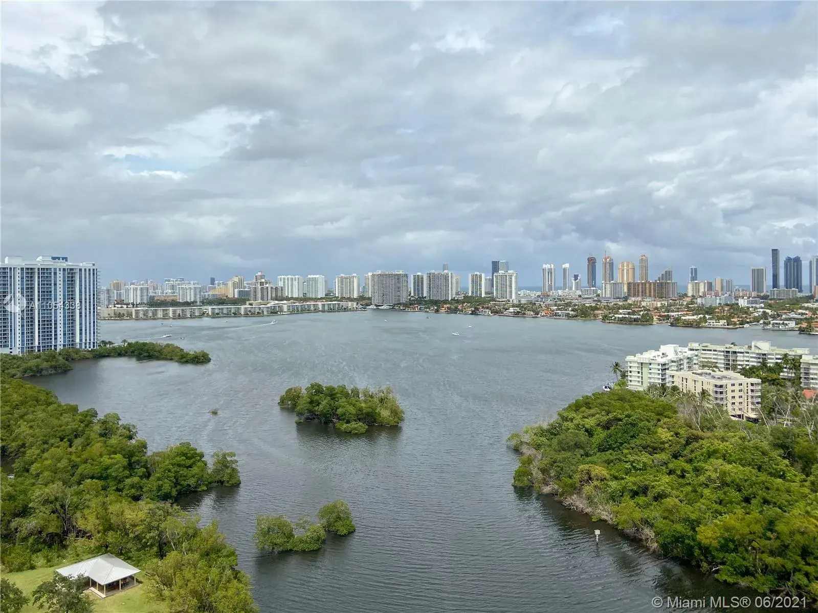 3 bedroom 3 bath Residential Lease for rent at 16385 Biscayne Blvd # 2107, North Miami Beach FL 33160