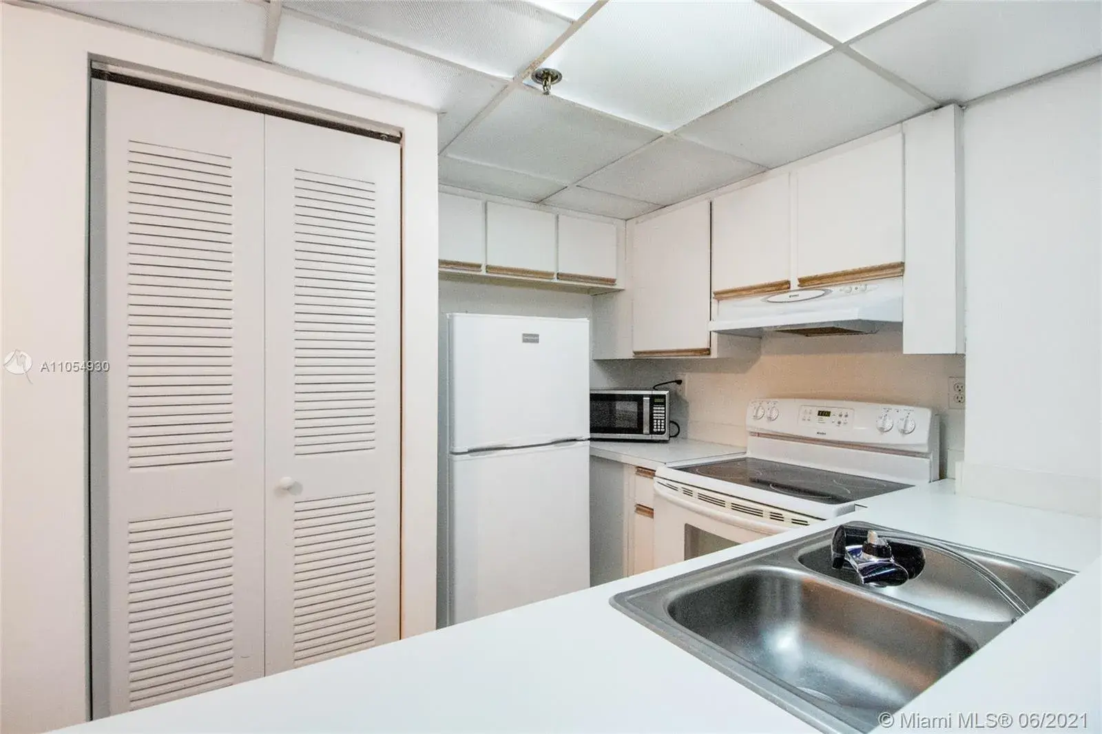 540 Brickell Key Dr # 312, Miami FL 33131