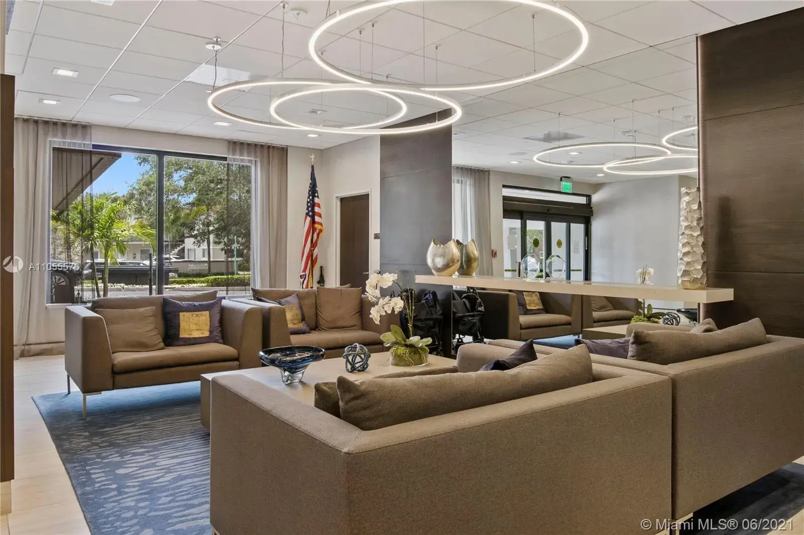 90 Edgewater Dr # 818, Coral Gables FL 33133