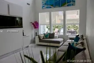 7060 NW 107th Pl, Doral FL 33178