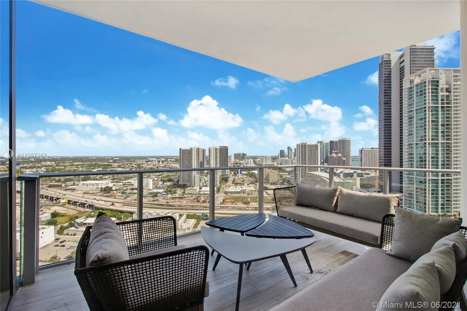 851 NE 1st Ave # 2501, Miami FL 33132