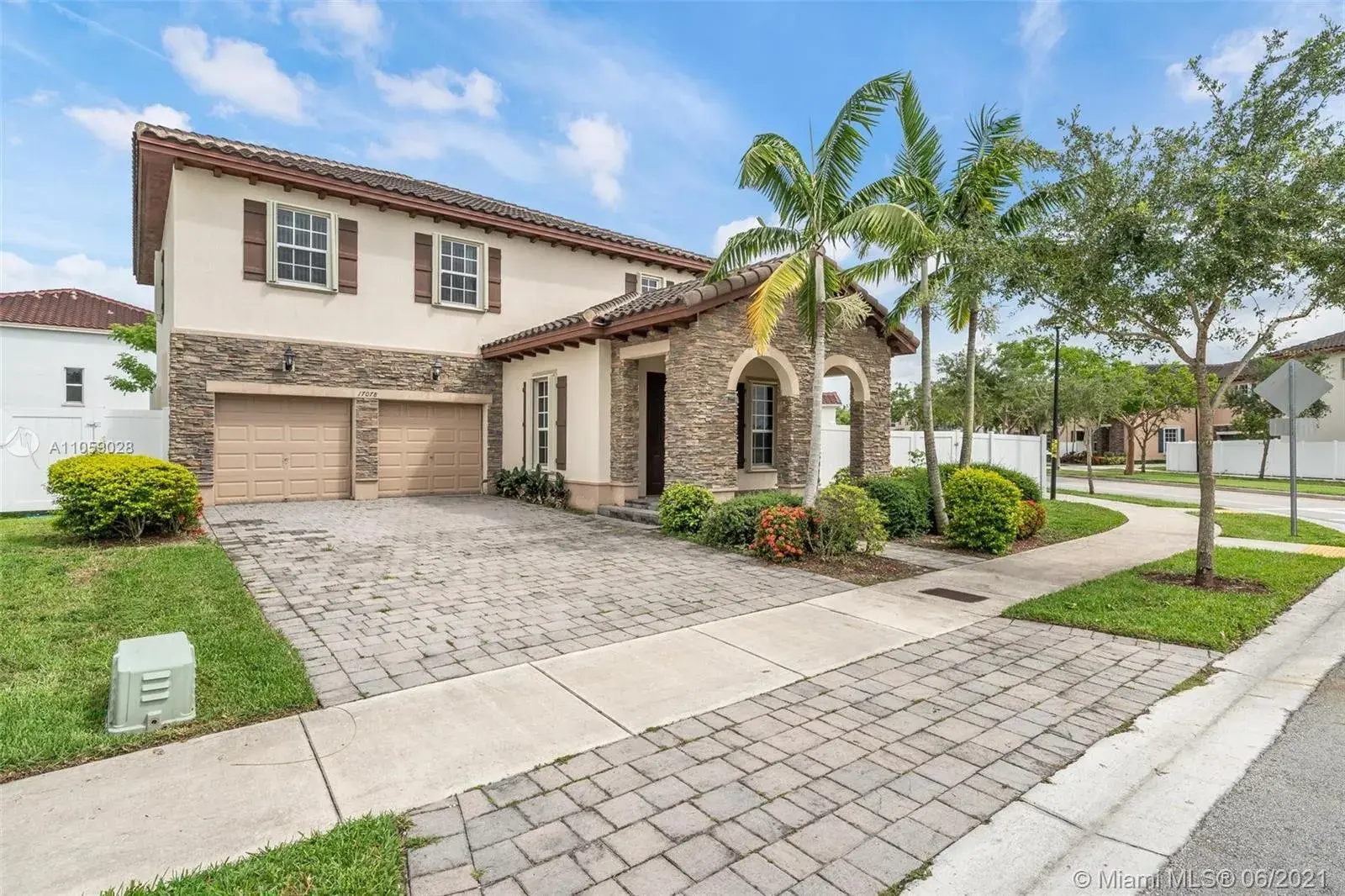 5 bedroom 4 bath Residential Lease for rent at 17078 SW 91st St, Miami FL 33196