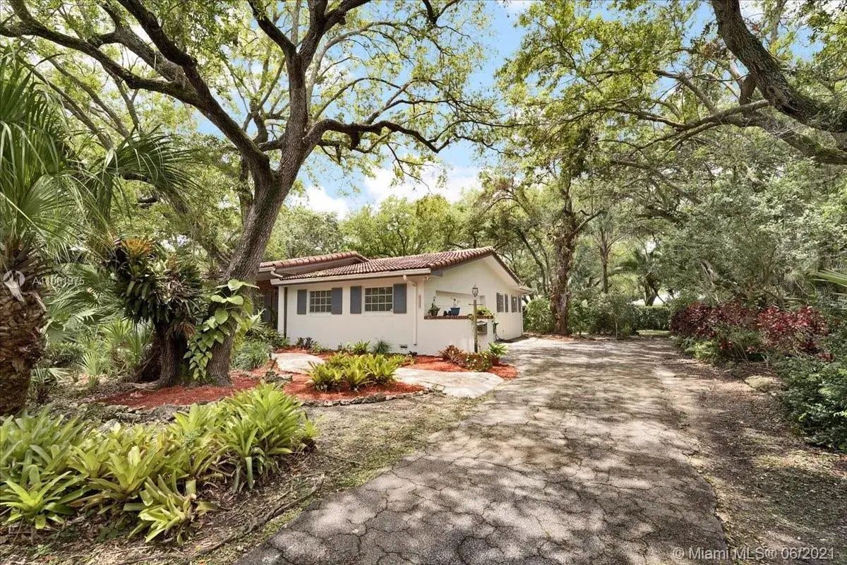 3 bedroom 2 bath Residential for sale at 16520 SW 80th Ave, Palmetto Bay FL 33157