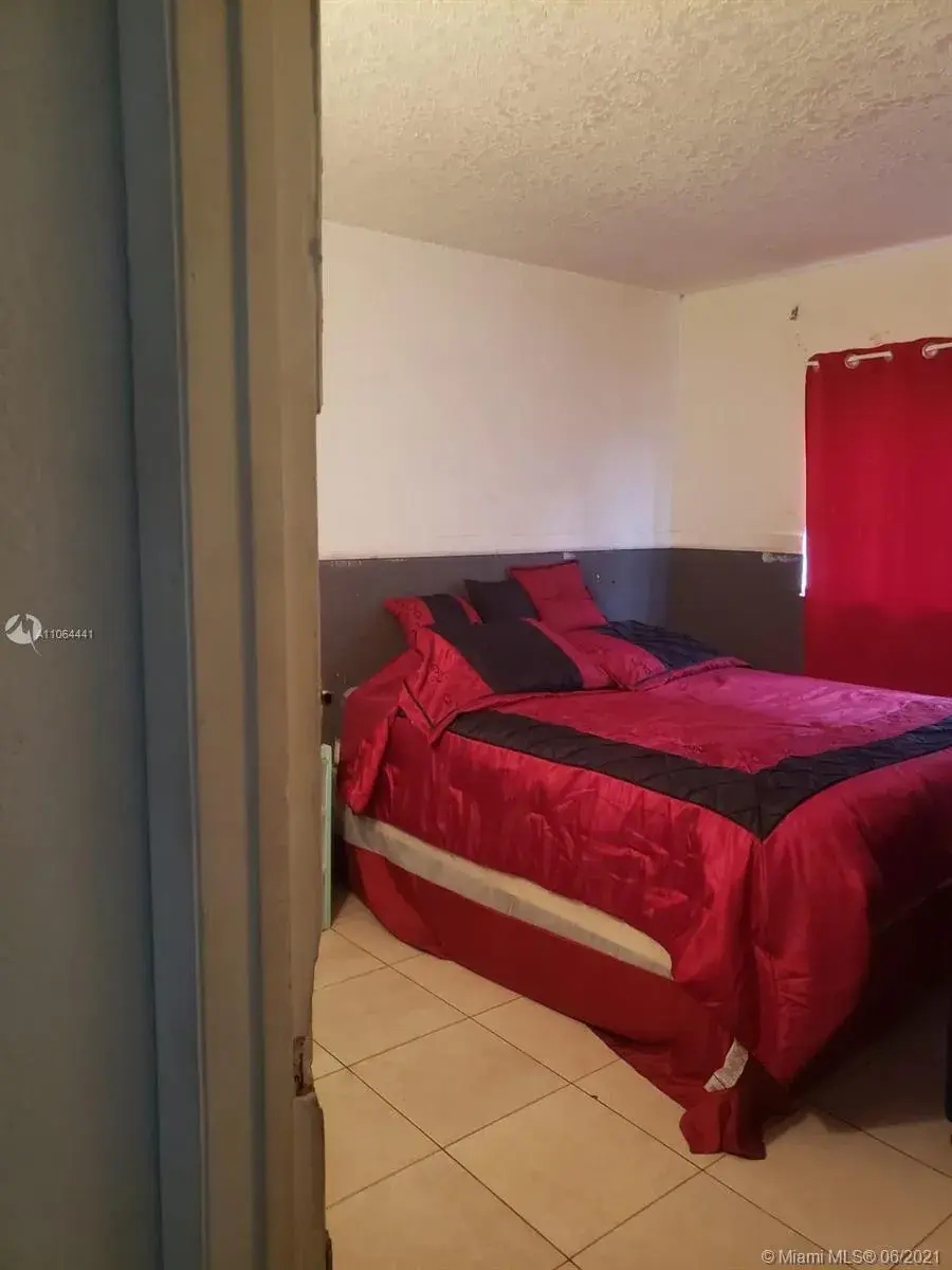 4160 NW 21st St, Lauderhill FL 33313