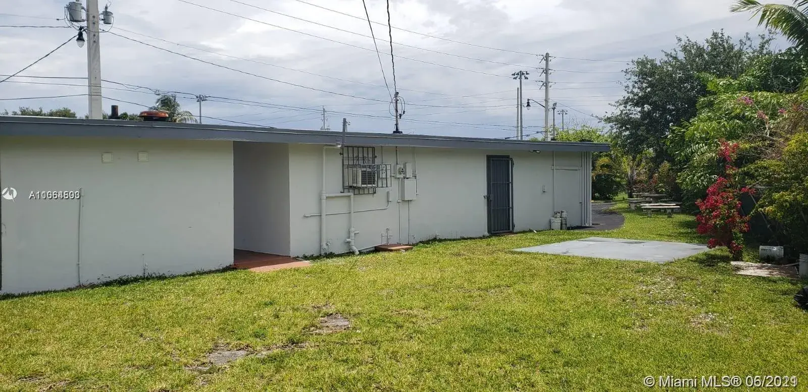 820 Foster Rd, Hallandale Beach FL 33009