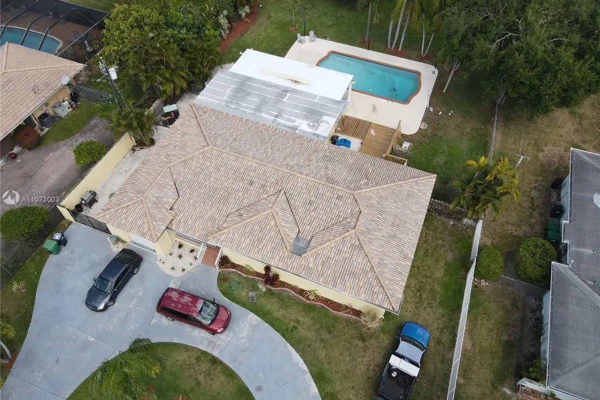 7825 SW 72nd Ave, Miami FL 33143
