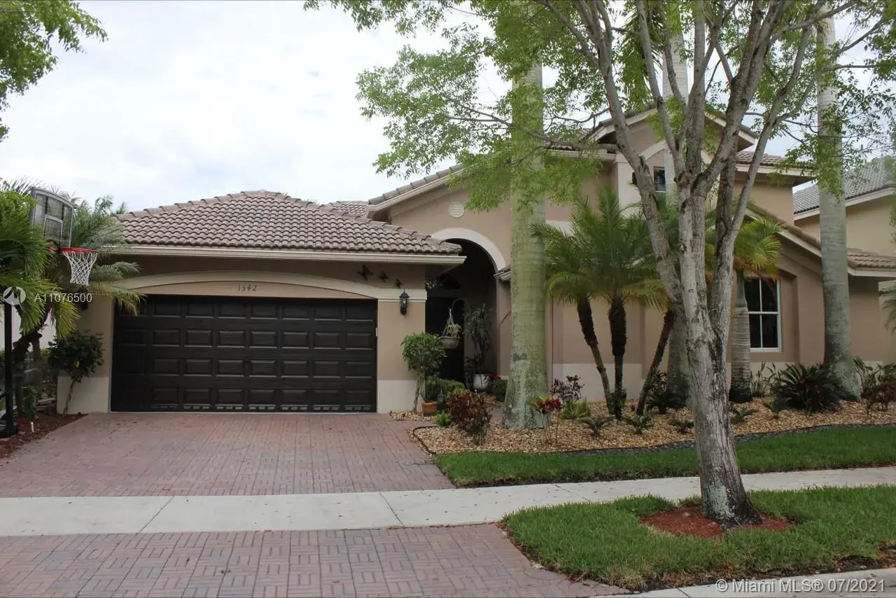 5 bedroom 3 bath Residential Lease for rent at 1342 Crossbill Ct, Weston FL 33327