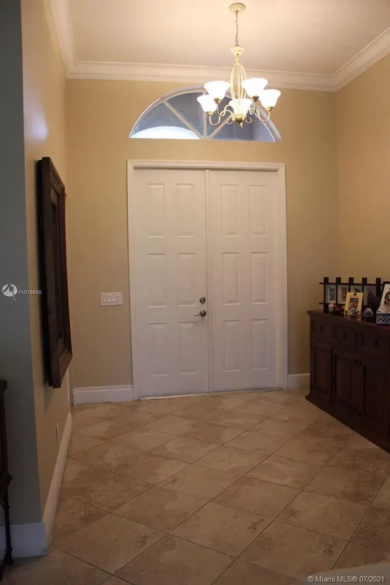 1342 Crossbill Ct, Weston FL 33327