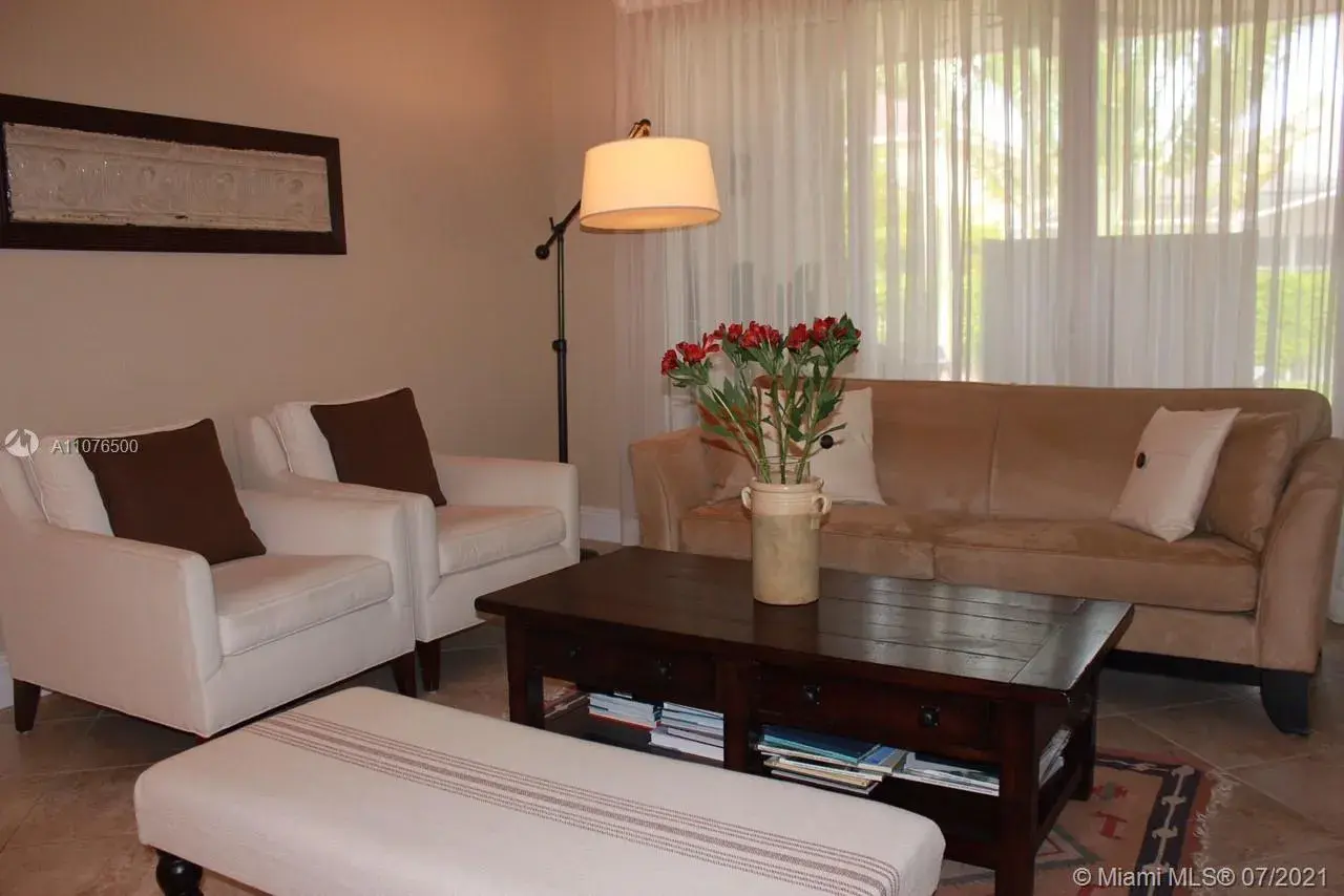 1342 Crossbill Ct, Weston FL 33327