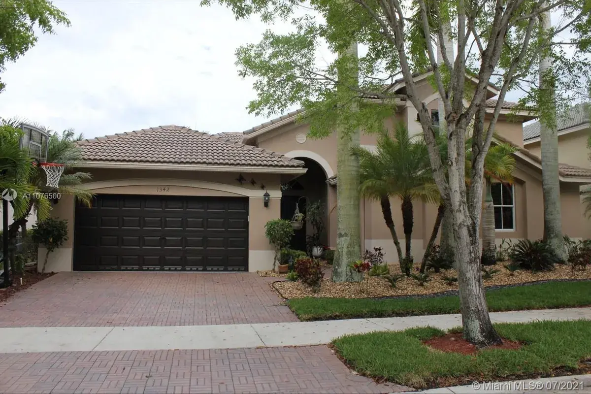 1342 Crossbill Ct, Weston FL 33327
