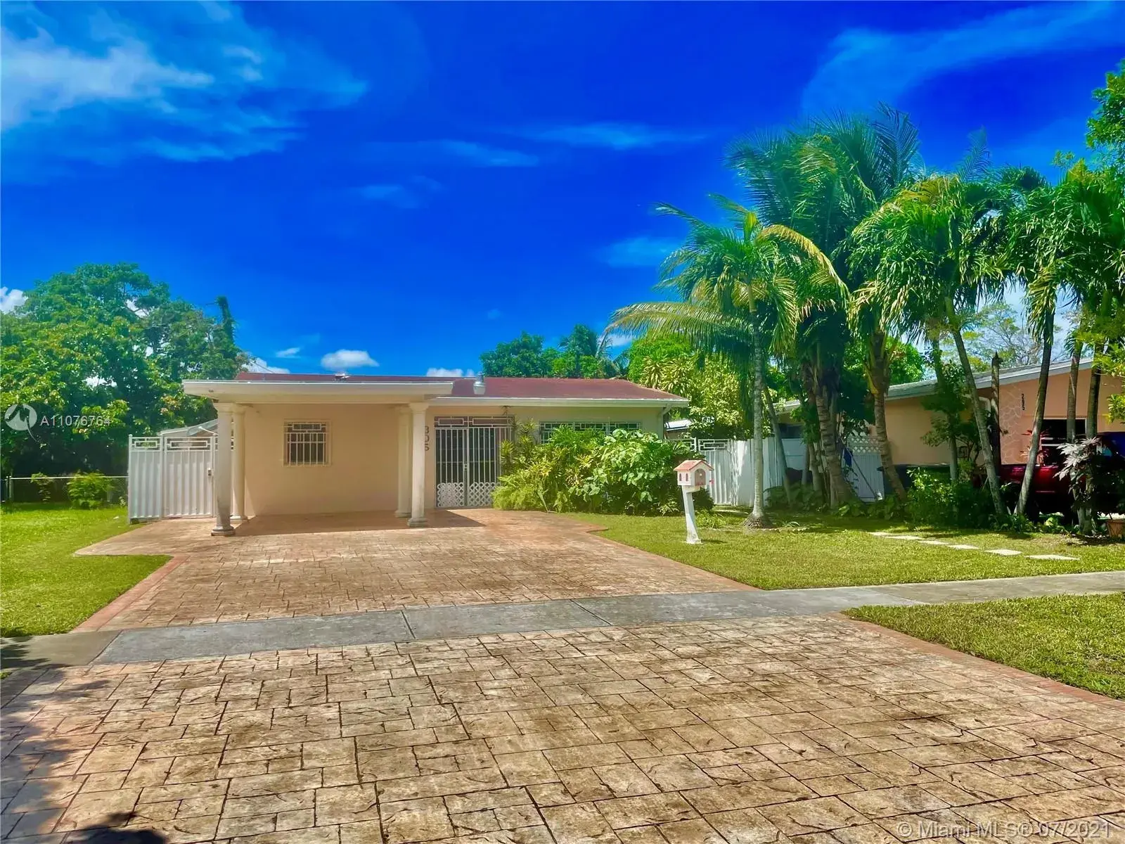 305 NW 122nd, North Miami FL 33168
