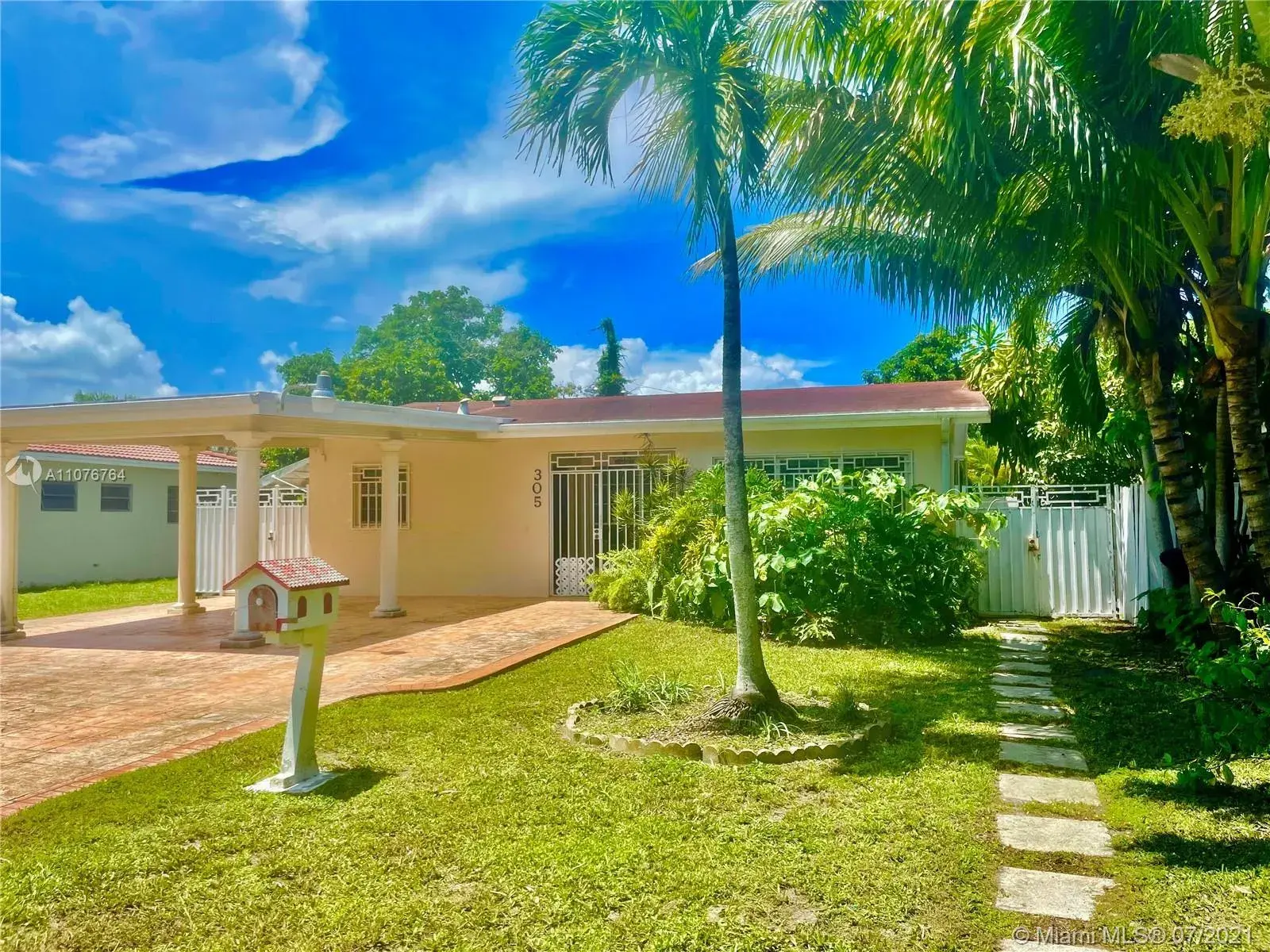 305 NW 122nd, North Miami FL 33168