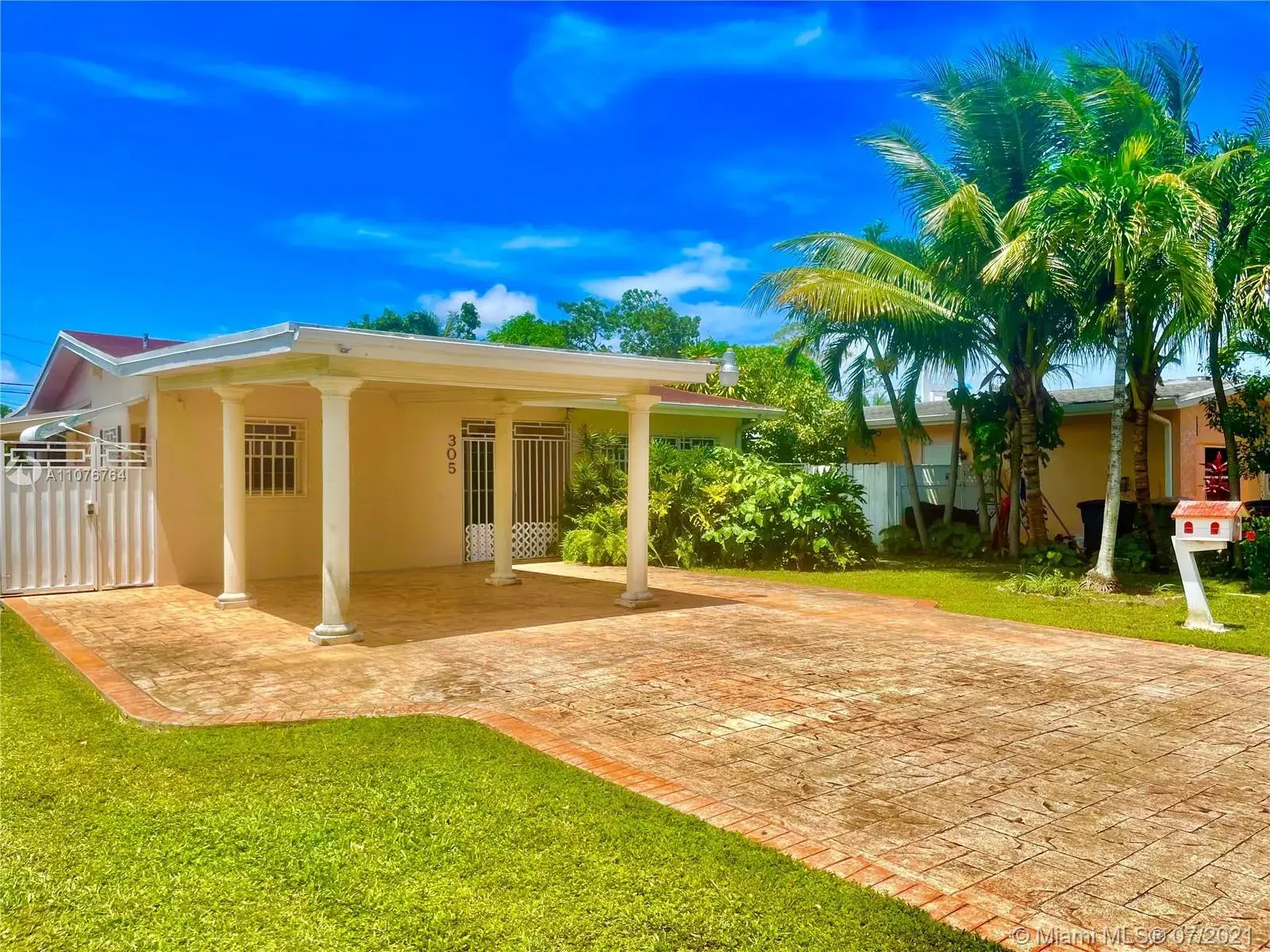 305 NW 122nd, North Miami FL 33168