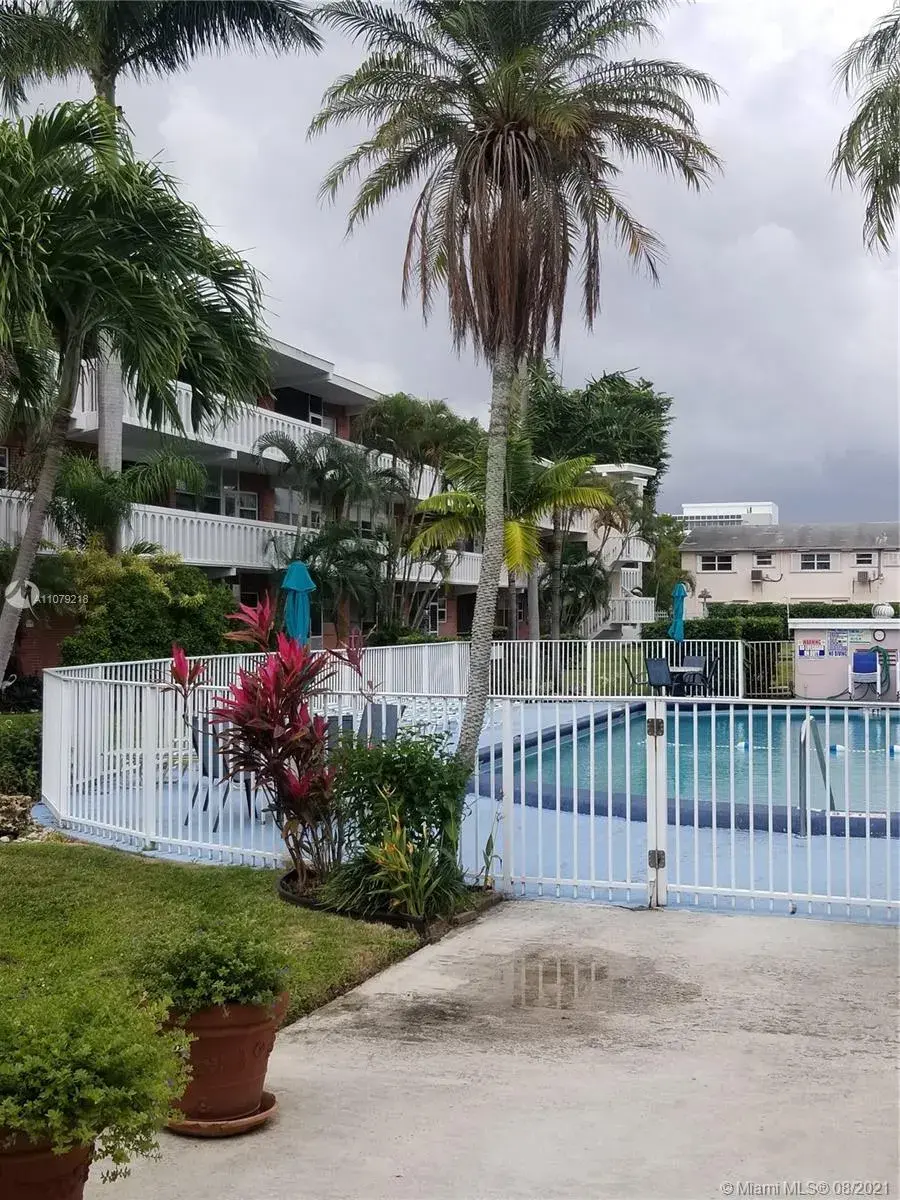141 NE 10th Ave # 22C, Hallandale Beach FL 33009