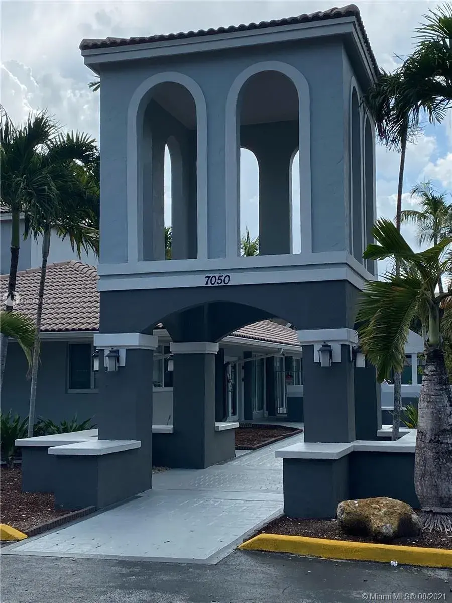 2 bedroom 1 bath Residential for sale at 7210 NW 179th St # 202, Hialeah FL 33015