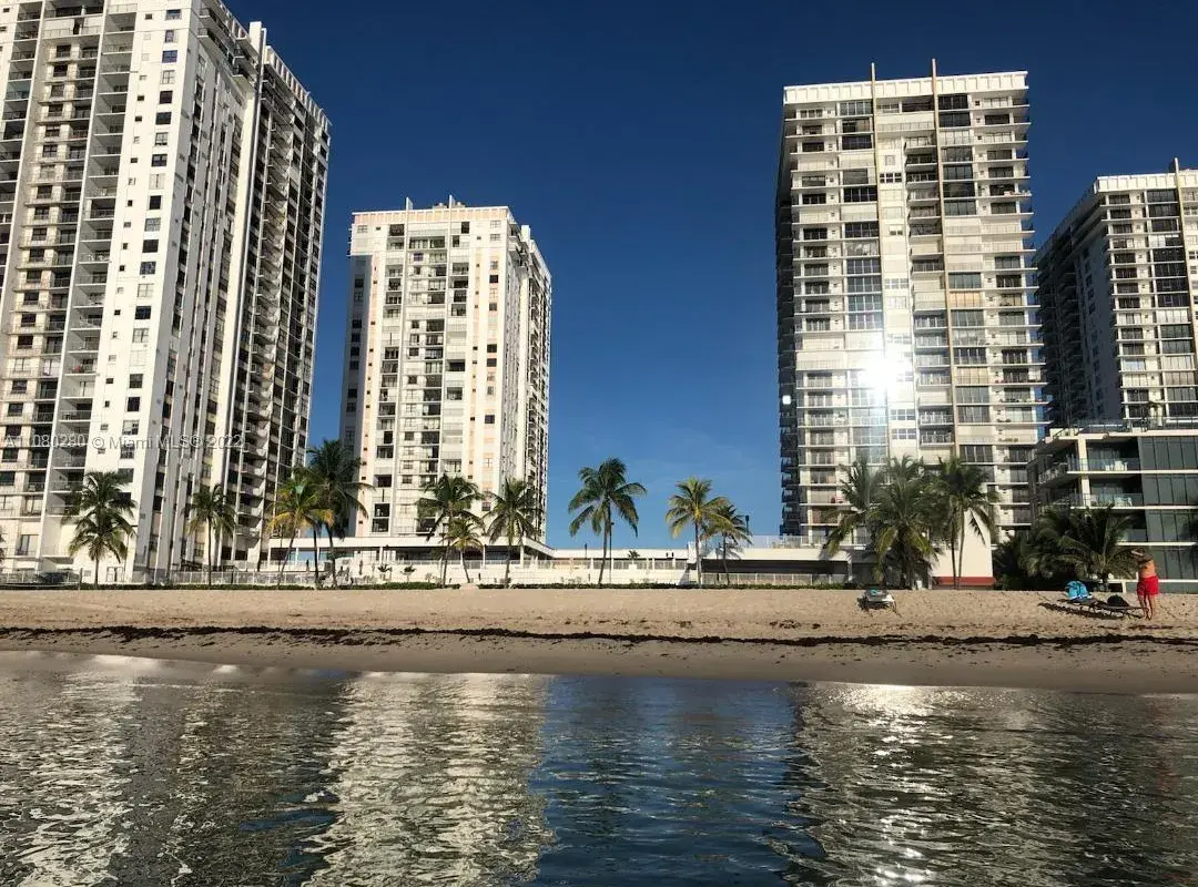 2401 S Ocean Dr # 304, Hollywood FL 33019