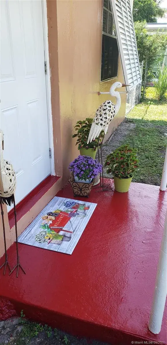 1050 NW 142nd St, Miami FL 33168 photo 3