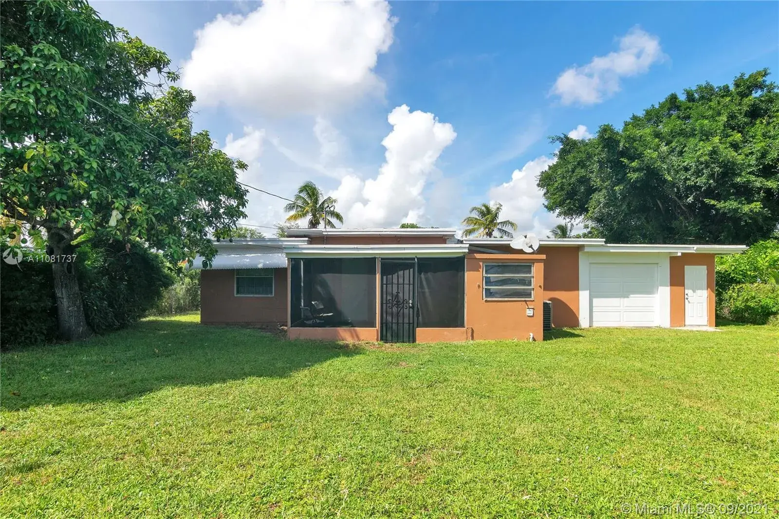1050 NW 142nd St, Miami FL 33168 photo 4
