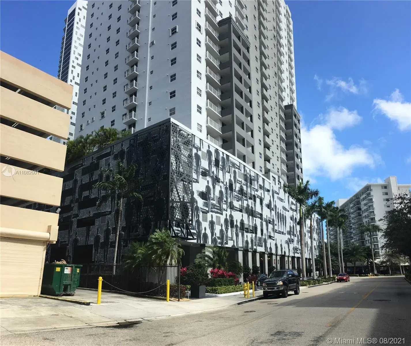 1 bedroom 1 bath Residential Lease for rent at 185 SE 14th Ter # 909, Miami FL 33131