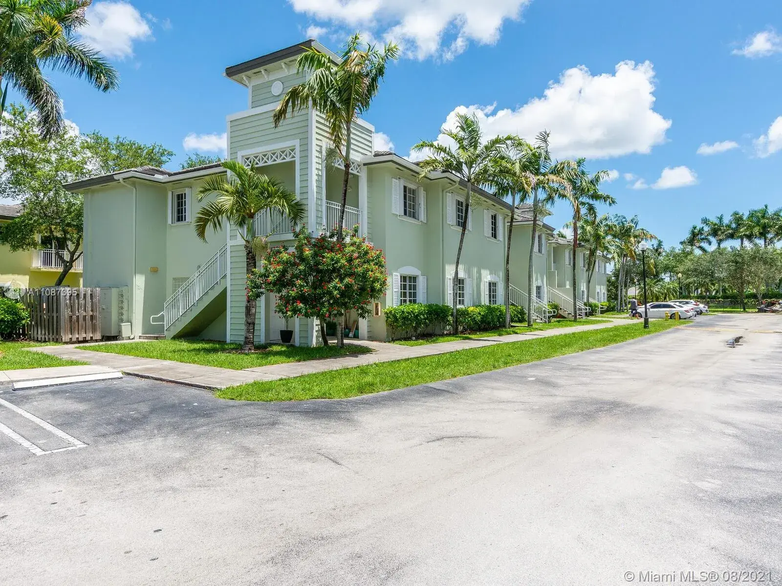 3 bedroom 2 bath Residential for sale at 2731 NE 3rd Dr # 201, Homestead FL 33033