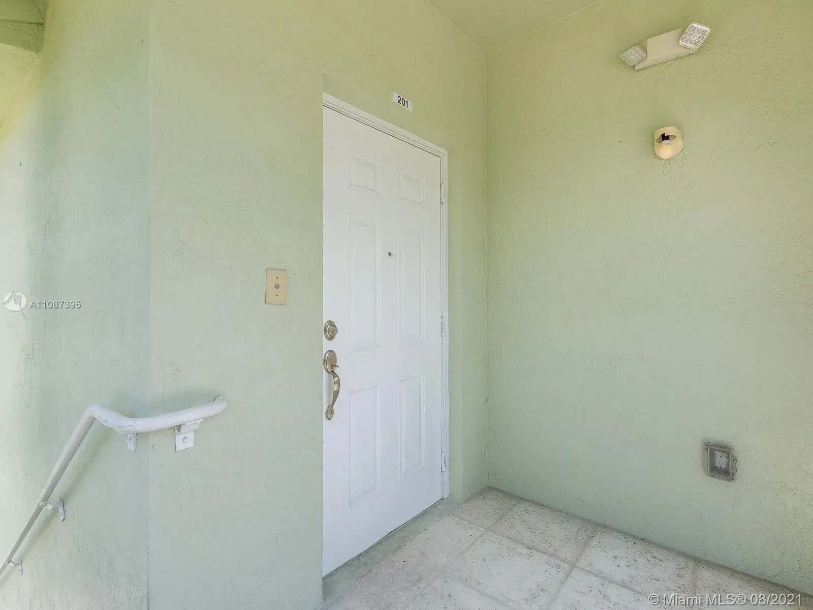 2731 NE 3rd Dr # 201, Homestead FL 33033