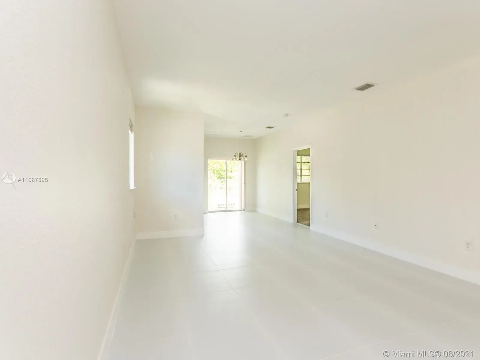 2731 NE 3rd Dr # 201, Homestead FL 33033