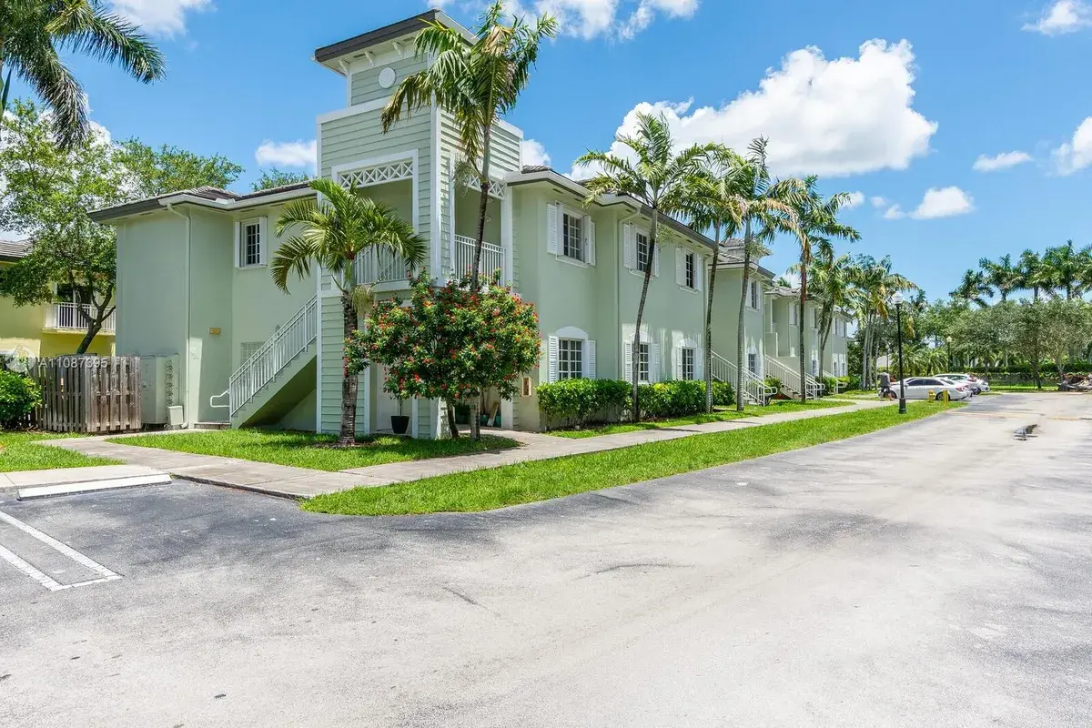 2731 NE 3rd Dr # 201, Homestead FL 33033
