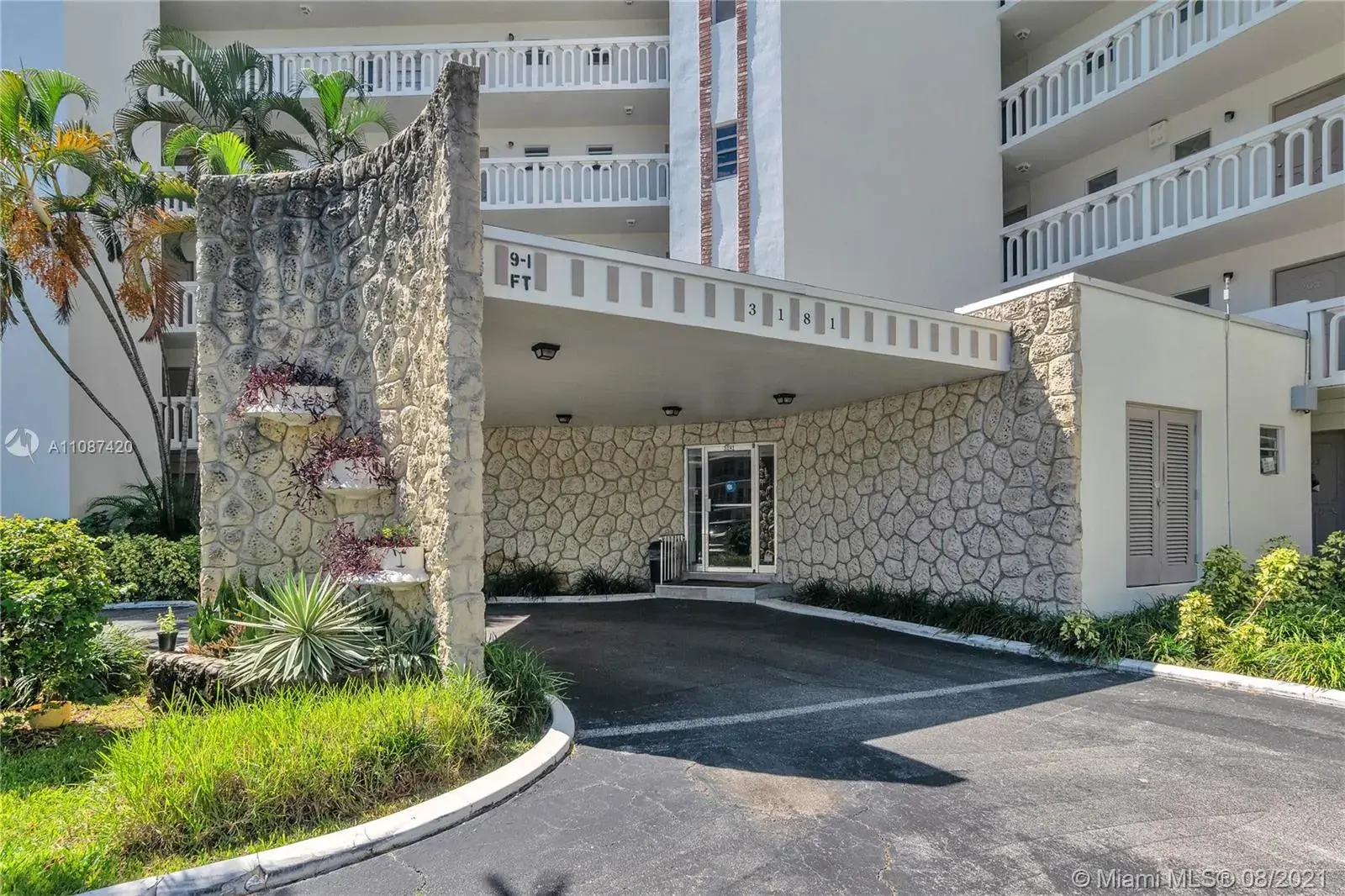 3181 S Ocean Dr # 107, Hallandale Beach FL 33009