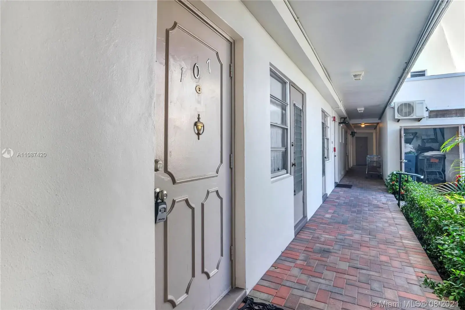 3181 S Ocean Dr # 107, Hallandale Beach FL 33009