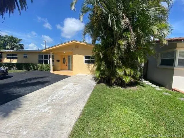 3 bedroom 3 bath Residential for sale at 902 N 13th Ave, Hollywood FL 33019