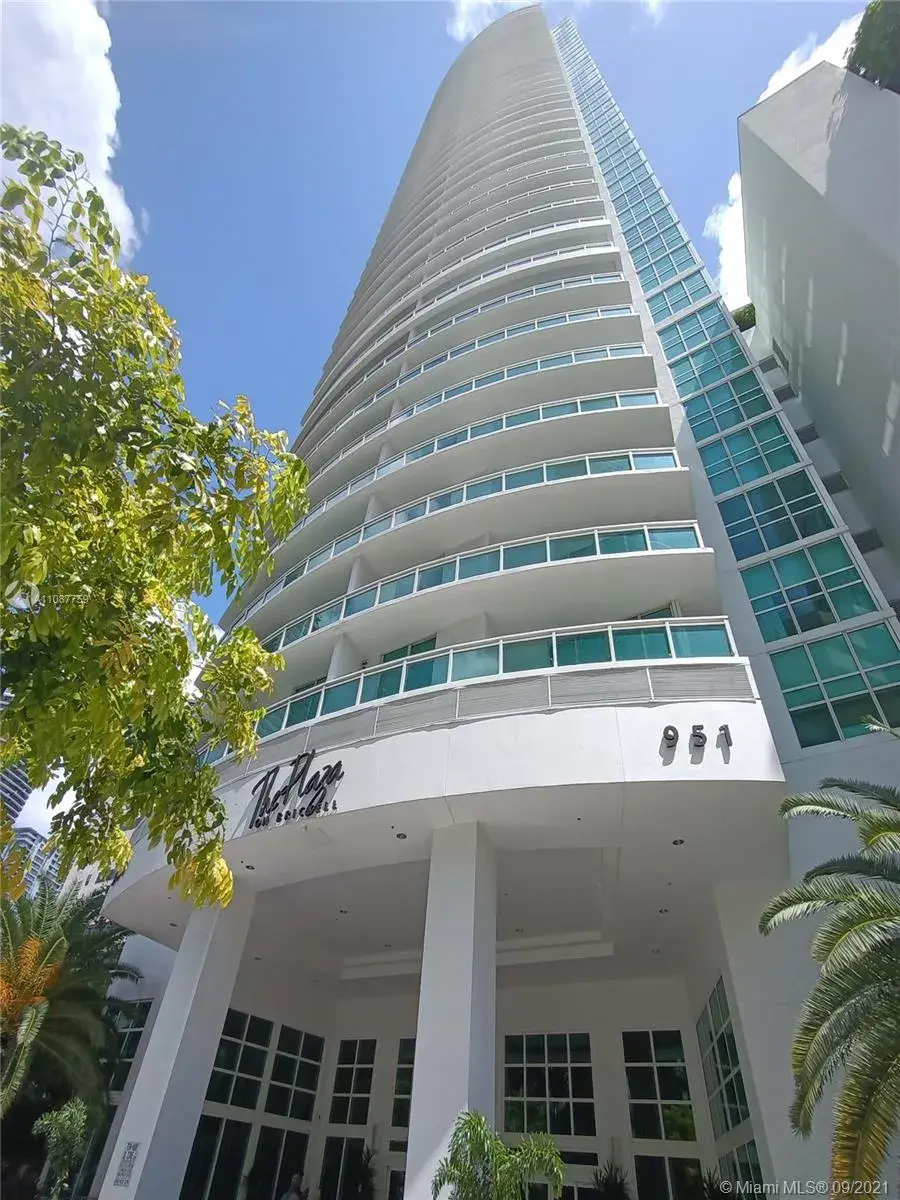 2 bedroom 2 bath Residential for sale at 951 Brickell Ave # 1206, Miami FL 33131