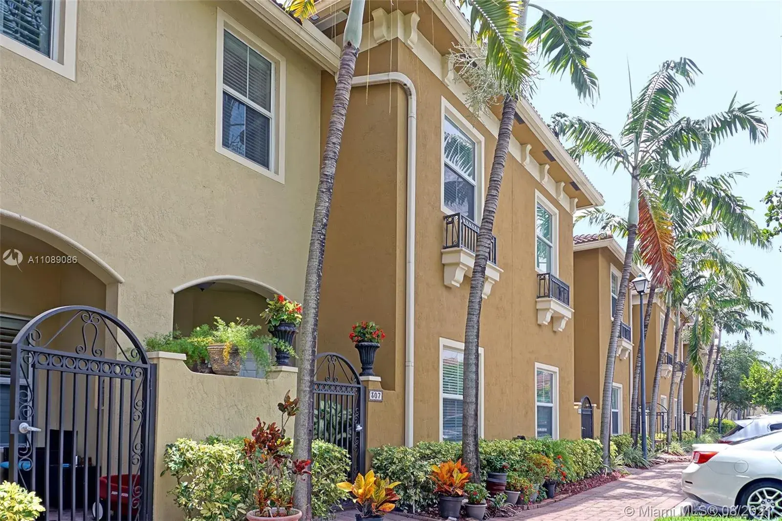 3 bedroom 2 bath Residential for sale at 2851 W Prospect Rd # 307, Tamarac FL 33309