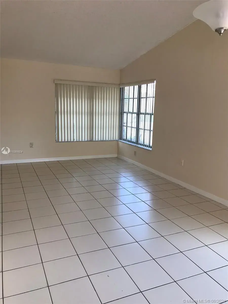 11384 SW 74th St, Miami FL 33173