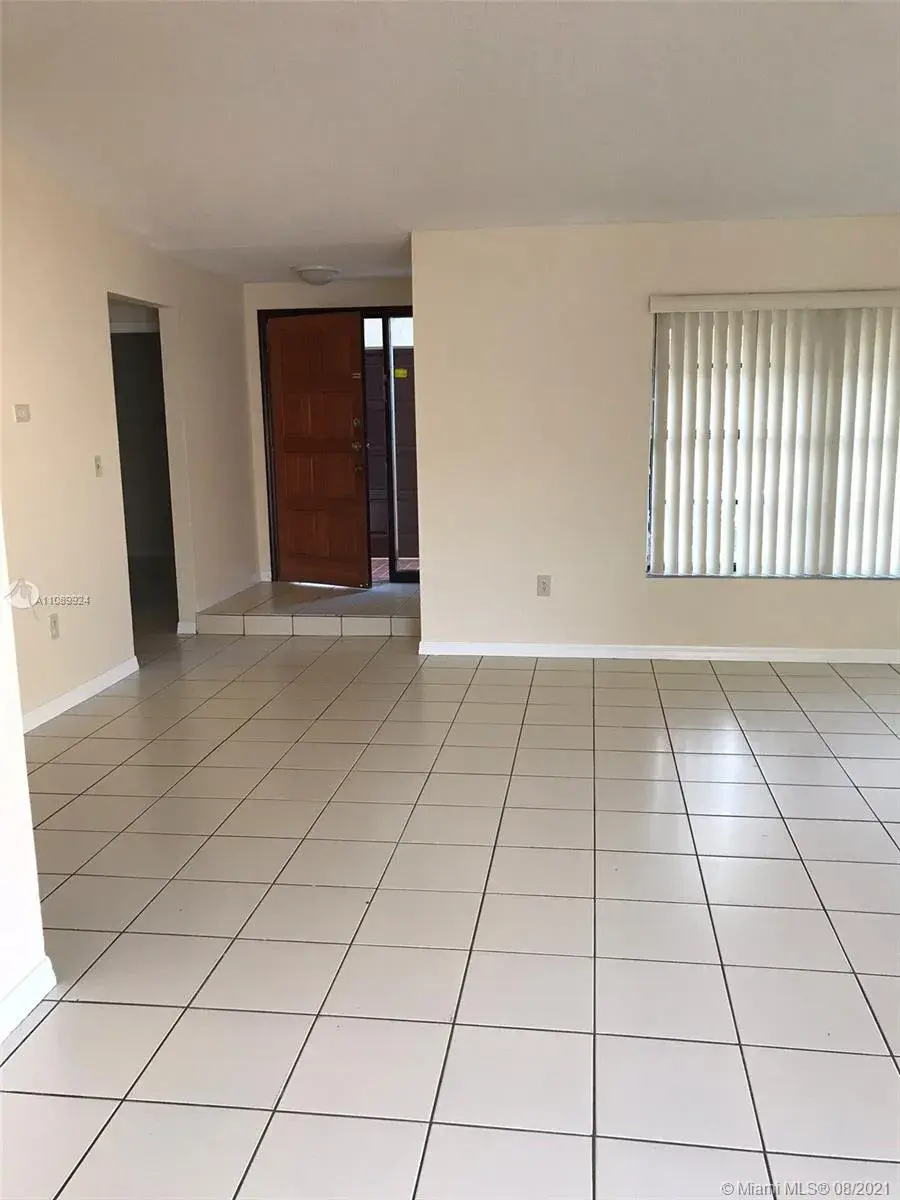 11384 SW 74th St, Miami FL 33173