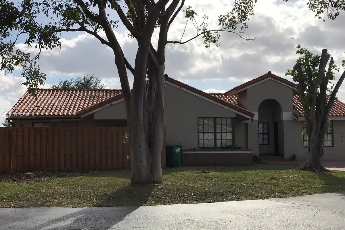 11384 SW 74th St, Miami FL 33173